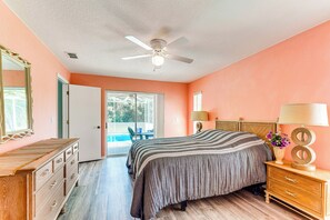 3 bedrooms, WiFi, bed sheets - 9 Mi to Beach! Poolside Escape in Spring Hill (Spring Hill)