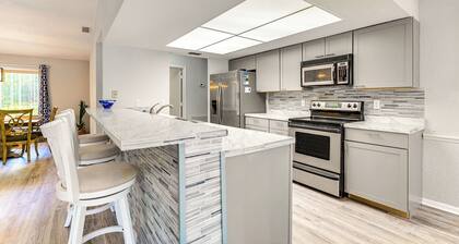 9 Mi to Beach! Poolside Escape in Spring Hill
