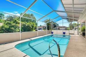 A heated pool - 9 Mi to Beach! Poolside Escape in Spring Hill (Spring Hill)