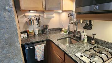 ميكروويف، فرن، موقد طهي مسطح، غسالة أطباق