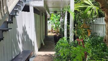 المنطقة المحيطة بالمنشأة