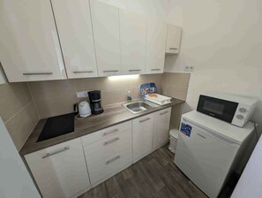 Fridge, microwave, stovetop, coffee/tea maker