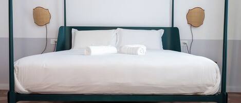 2 camere, una scrivania, ferro/asse da stiro, culla da viaggio