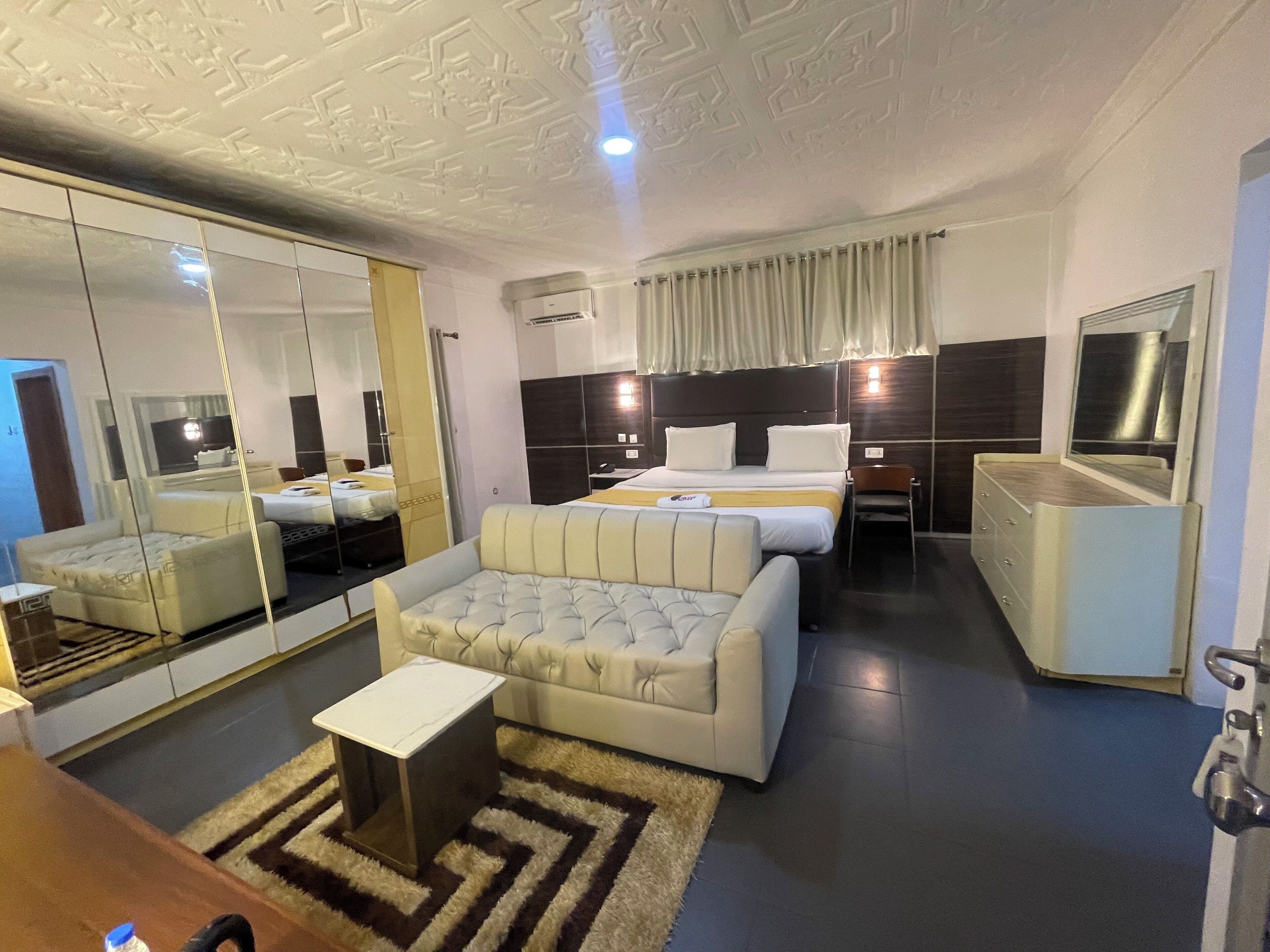 أغطية فرا ش متميزة وأسرّة تيمبور بديك وطراز فريد لكل وحدة ومكتب