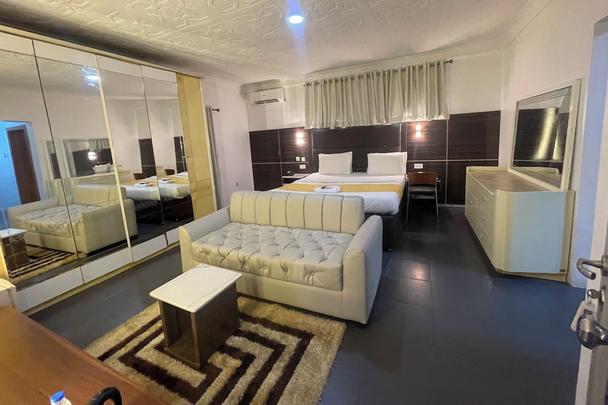 Premium Double Room | Premium bedding, Tempur-Pedic beds, individually furnished, desk