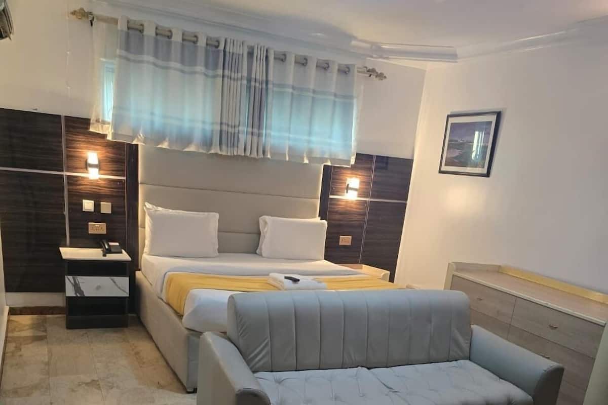 Premium bedding, Tempur-Pedic beds, individually furnished, desk