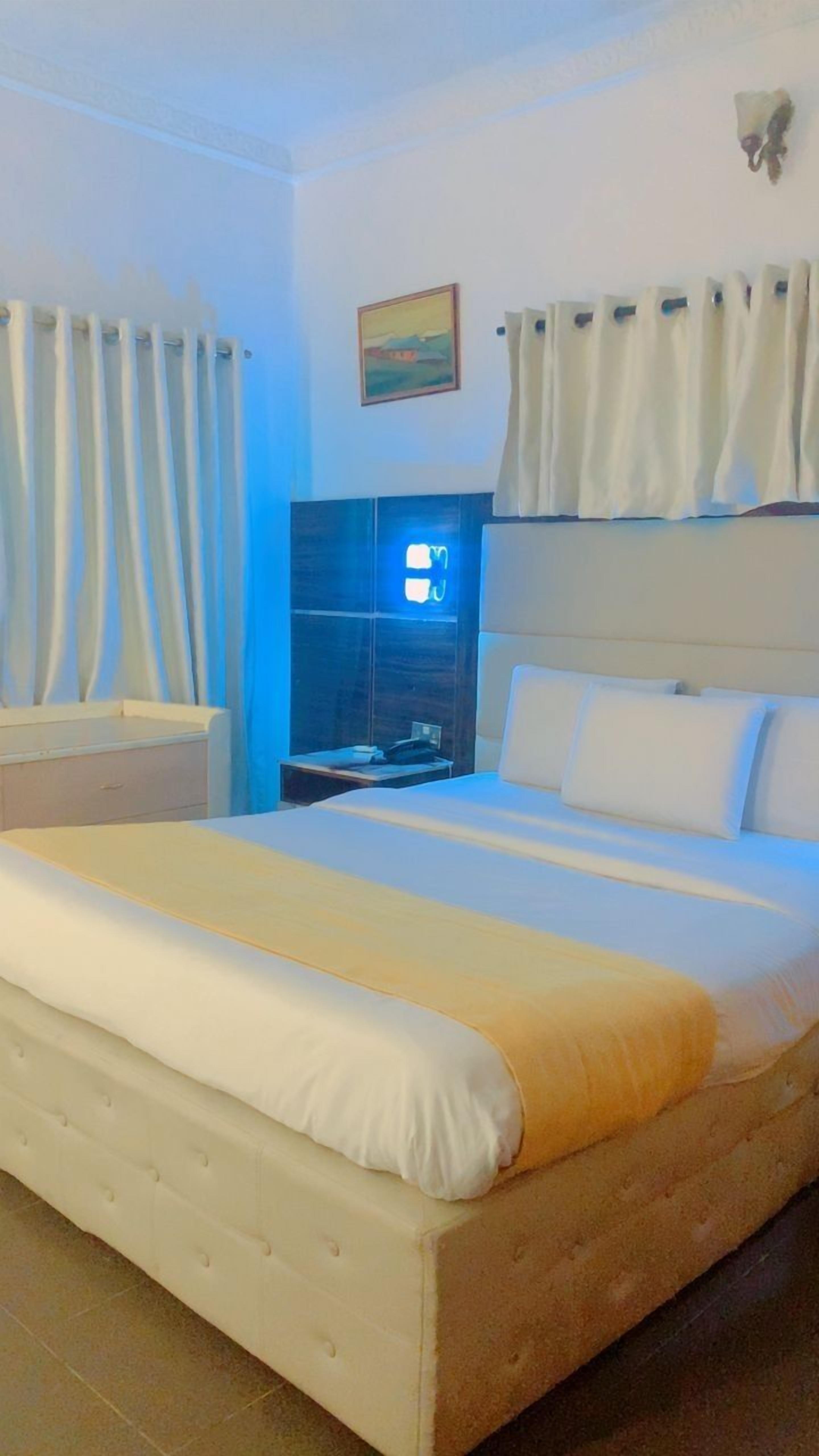 Premium bedding, Tempur-Pedic beds, individually furnished, desk