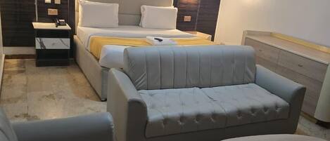 Premium bedding, Tempur-Pedic beds, individually furnished, desk