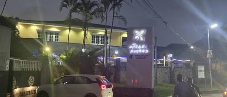 A building with a sign that reads "Hotel".