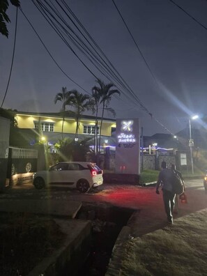 المنشأة من الخارج