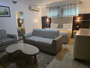 Standard Room - Flora Suites (Lagos)
