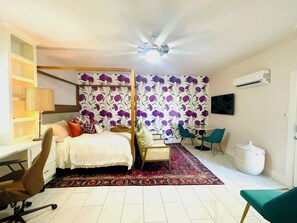 Desk, travel cot, WiFi, bed sheets