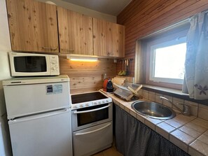 Micro-ondes, four, lave-vaisselle, cafetière/bouilloire