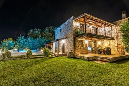 Crown Villa Aphrodite With Private Pool