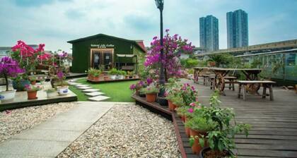 Baoli Xiangxun Theme Hotel