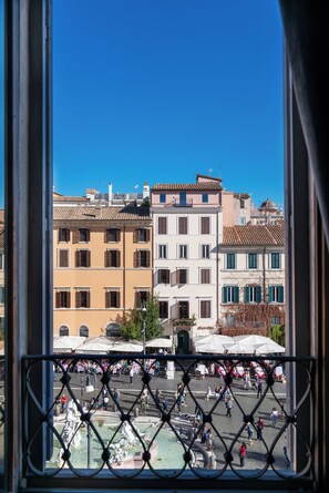 Interior - Apartment with view on Piazza Navona (Rome)