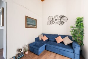 Smart TV, books - Apartment with view on Piazza Navona (Rome)