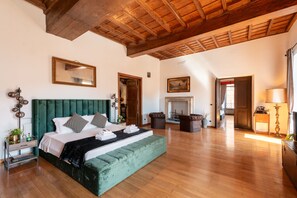 5 soveværelser, skrivebord, strygejern/strygebræt, weekendseng