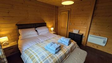 Cabin | 2 bedrooms, iron/ironing board, free WiFi, bed sheets