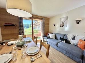 TV - 200m from shops, 4th floor, swimming pool, balcony, ski locker, 60m², Vars (Vars)