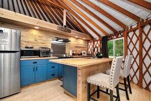 冷蔵庫、電子レンジ、コンロ、コーヒー / ティ�ーメーカー