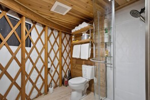 Shower, towels, soap, shampoo - Cozy and POSH-est Yurt in gorgeous Boise National Forest (Boise)