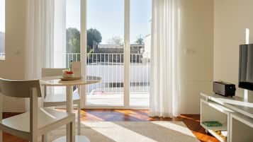 Superior Apartment, Balcony, Pool View | Living area