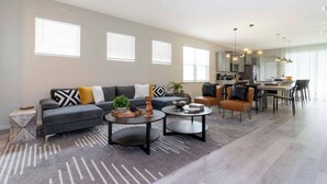 TV - DLuxx Beautiful Decor House fun Waterpark 1171 (Davenport)