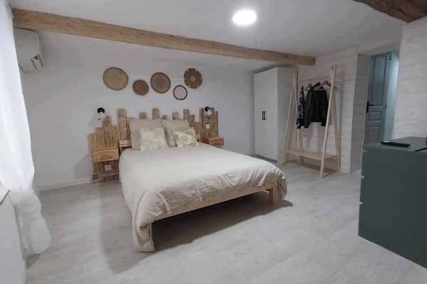 3 chambres, fer et planche Ă repasser, Wi-Fi, draps fournis