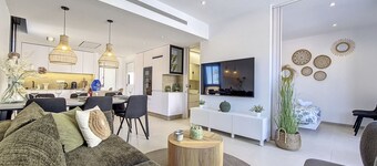 Penthouse apartment with pool, parking and Wi-Fi