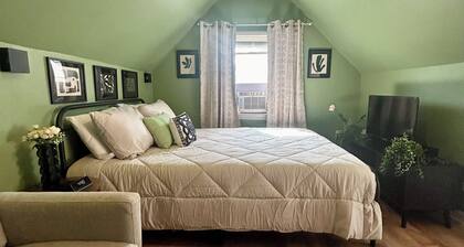⭐️Budget Luxe Private Suite, PARKING, 30minsNYC, Hypoallergenic Toiletries⭐️