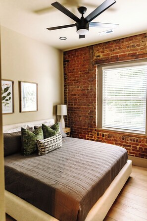 2 bedrooms, iron/ironing board, WiFi, bed sheets - THE SEEKA SUITE
NEWLY RENOVATED! COZY & MODERN APARTMENT RIGHT ON COURT SQUARE!
 (Bardstown)