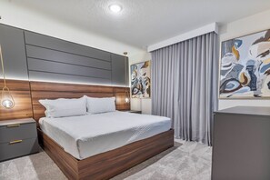 10 Schlafzimmer, Bügeleisen/Bügelbrett, Reisekinderbett, WLAN