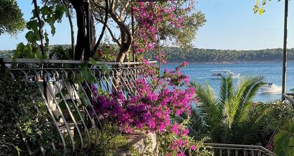 Deep Blue - Doppelzimmer mit Balkon und Meerblick