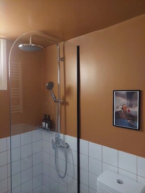 Shower, hair dryer, towels, soap - Terrazzo City Apts - Ruber - One Bedroom Studio (Iraklio)