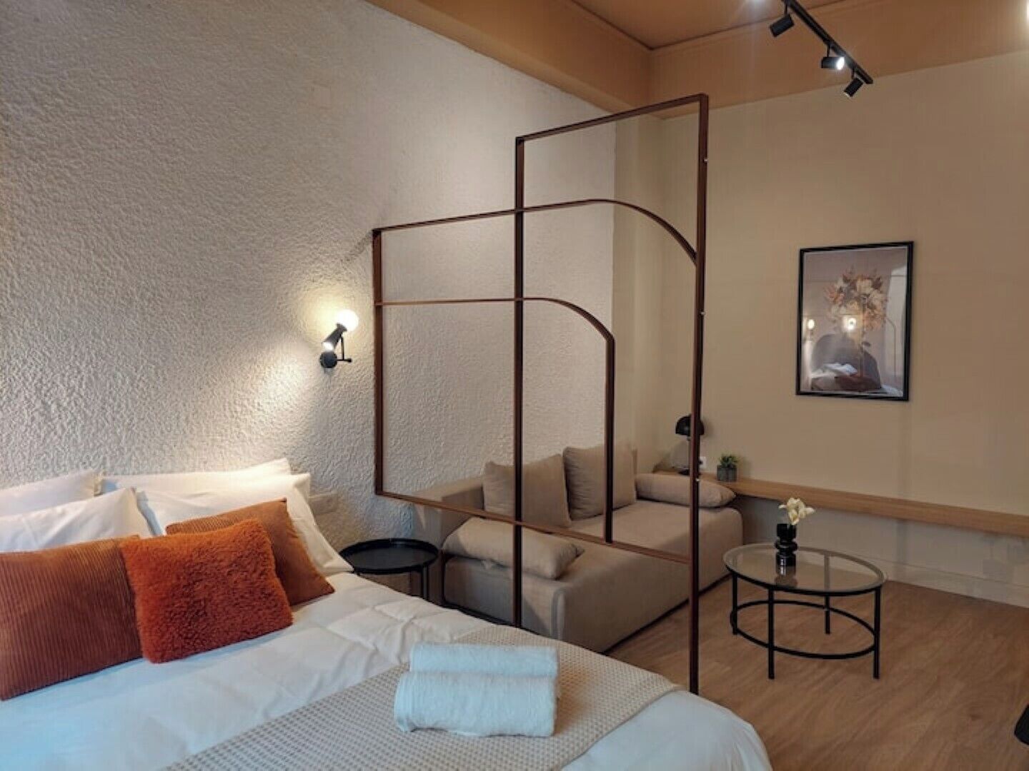 1 Schlafzimmer, Zimmersafe, Schreibtisch, Bügeleisen/Bügelbrett