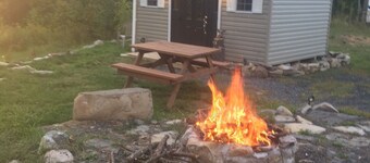 Cozy cabin in the Mountains. 
AC.  Dog Friendly 