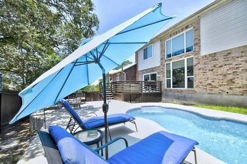 San Antonio 4BR House ~Sparkling Pool ~Stylish