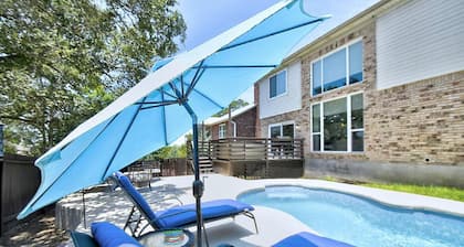 San Antonio 4BR House ~Sparkling Pool ~Stylish