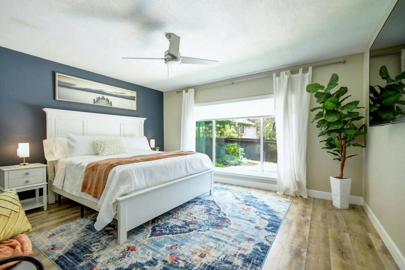 Schreibtisch, Reisekinderbett, WLAN, Bettwäsche