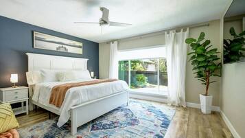 Schreibtisch, Reisekinderbett, WLAN, Bettwäsche