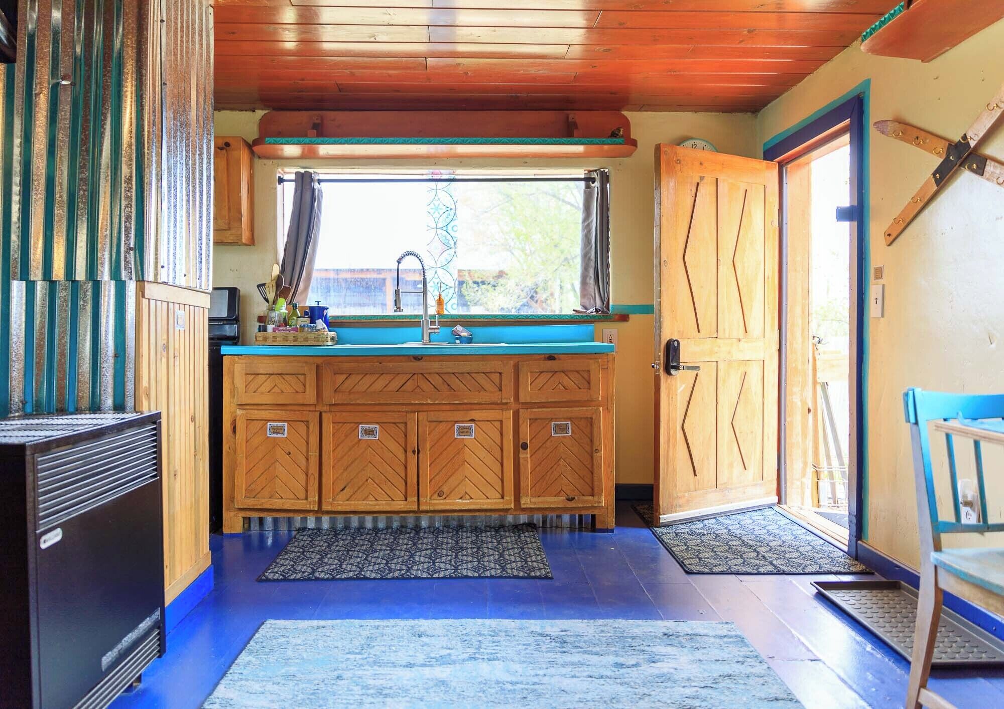 Microwave, oven, stovetop, coffee/tea maker