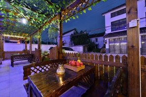 Outdoor dining - Yuetingxuan Inn (Kunshan)