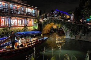 صورة غير مصنفة، 5 من 17، زرّ