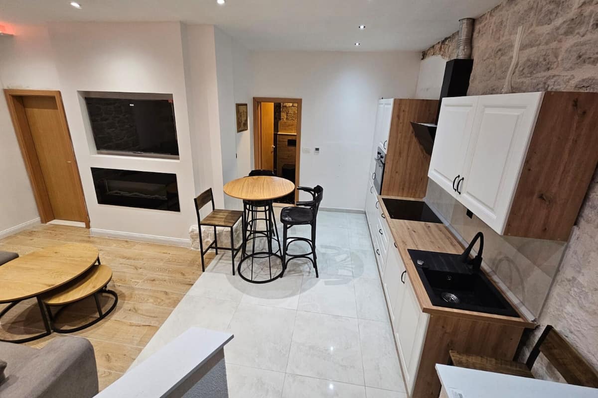 Apartment | Private kitchen | Full-size fridge, microwave, oven, stovetop