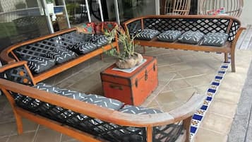 Family House, 3 Bedrooms, Private Pool, Pool View | Living area | 40-inch Smart TV with cable channels