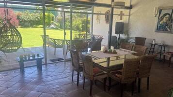 Family House, 3 Bedrooms, Private Pool, Pool View | Dining room