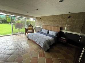 Familienhaus, 3 Schlafzimmer, eigener Pool, Poolblick | 3 Schlafzimmer, Daunenbettdecken, individuell dekoriert