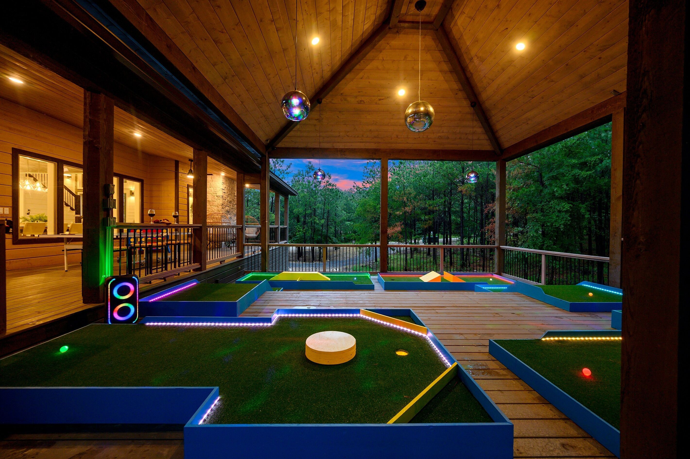 FUN HQ:Glow Putt Putt/Pool Table/Poker/Waffle Bar!