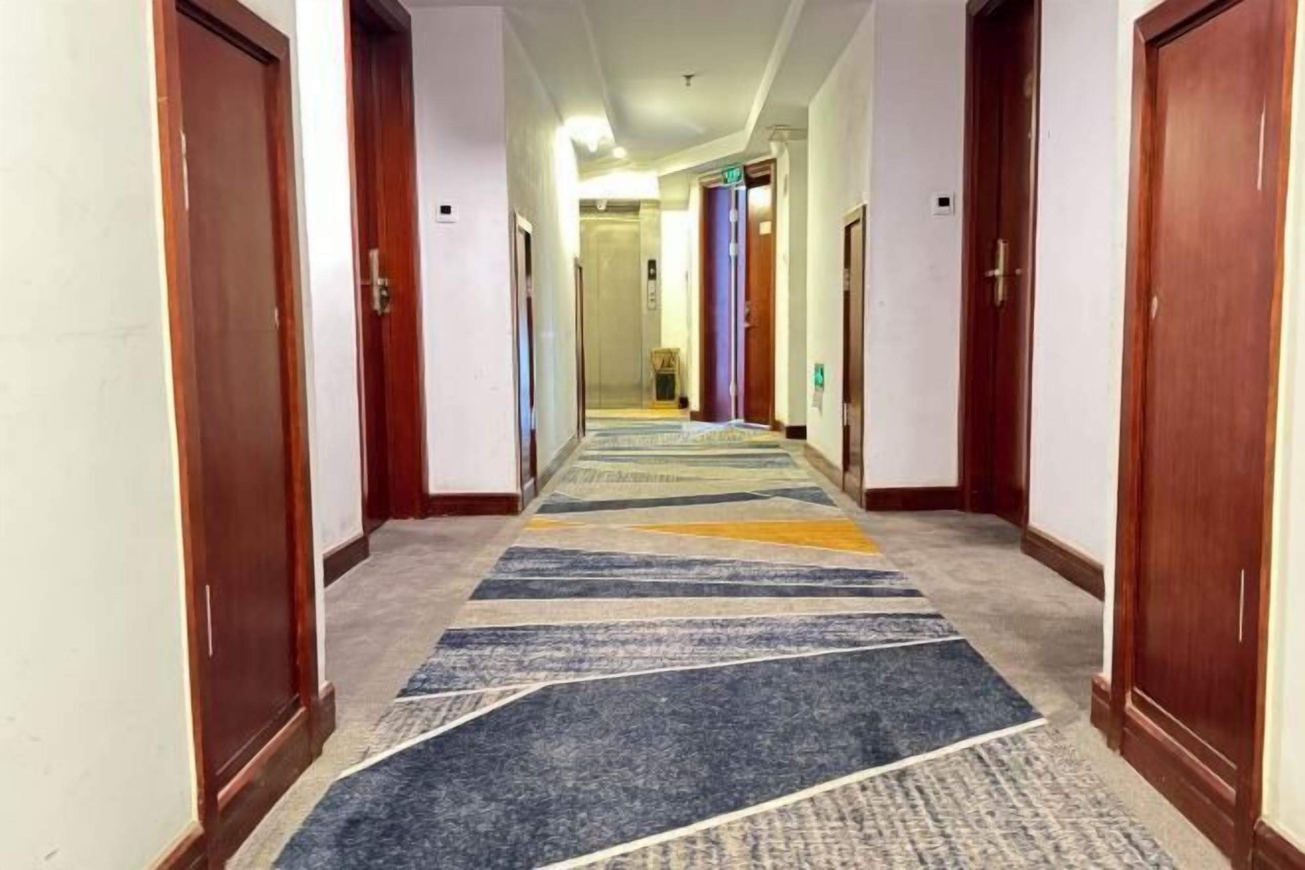 المنشأة من الداخل